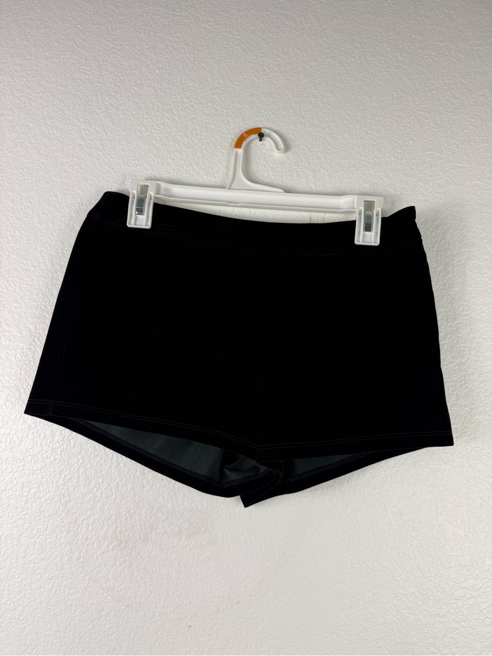 superdown Ava Hot Shorts in Black velvet size S